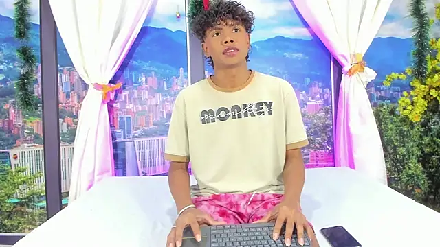 MilthonDelis online show from December 5, 2025, 2:20 am