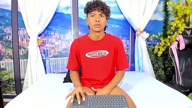 MilthonDelis online show from December 14, 2025, 3:01 am