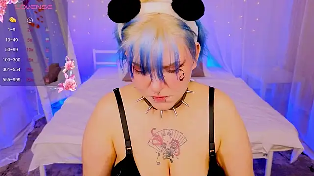 Snapshot of bluelunaray chatting on September 25, 2025, 1:53 am bluelunaray online show from September 25, 2025, 1:53 am