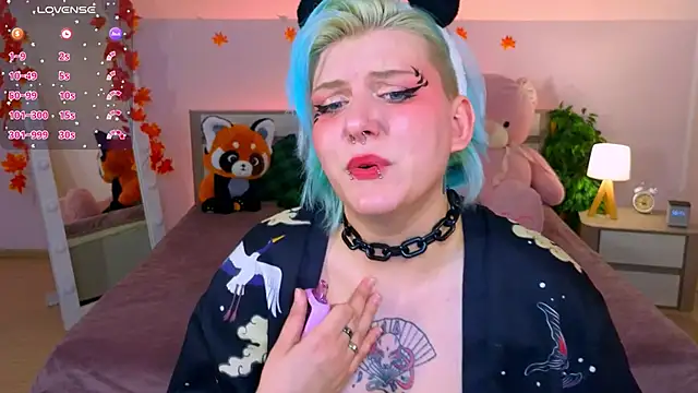 Snapshot of bluelunaray chatting on October 5, 2025, 10:02 am bluelunaray online show from October 5, 2025, 10:02 am