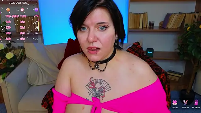 Snapshot of bluelunaray chatting on November 3, 2025, 10:49 am bluelunaray online show from November 3, 2025, 10:49 am