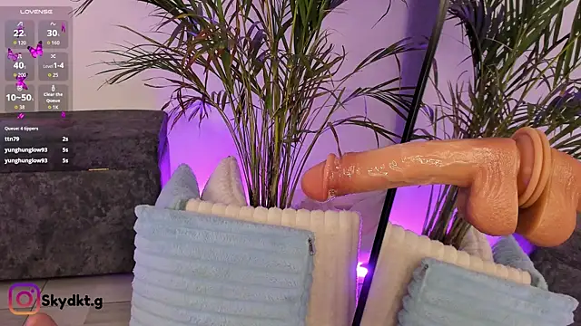 Snapshot of Sky_Dark7 chatting on September 20, 2025, 1:39 am Sky Dark7 online show from September 20, 2025, 1:39 am