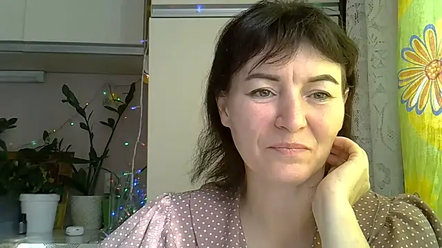 Krystal 82 online show from September 10, 2025, 8:25 am