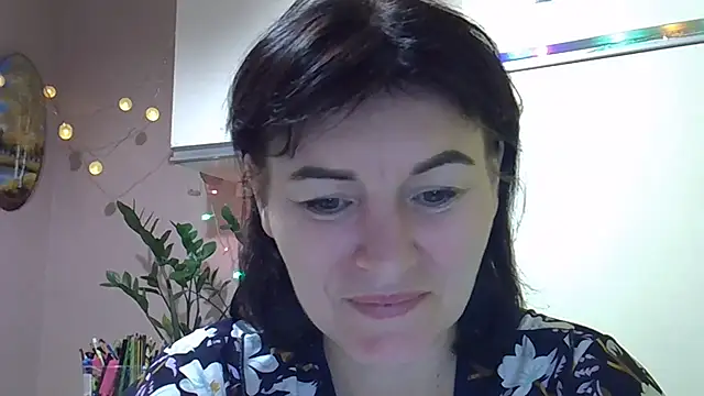 Krystal 82 online show from October 4, 2025, 4:49 pm