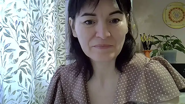 Krystal 82 online show from December 4, 2025, 8:45 am