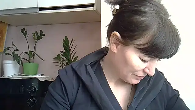 Snapshot of Krystal_82 chatting on February 6, 2026, 11:02 am Krystal 82 online show from February 6, 2026, 11:02 am