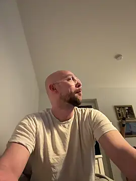 Mrlarox online show from March 23, 2026, 7:29 pm