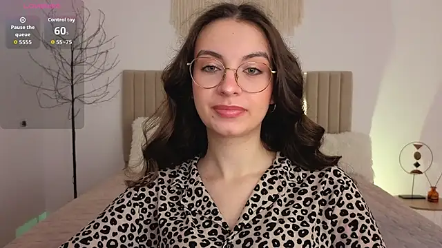 Real cutie1 online show from June 3, 2026, 1:14 pm