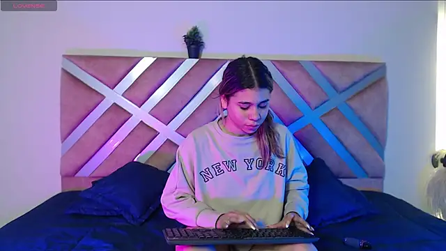 Rachell criss online show from September 26, 2025, 3:43 am