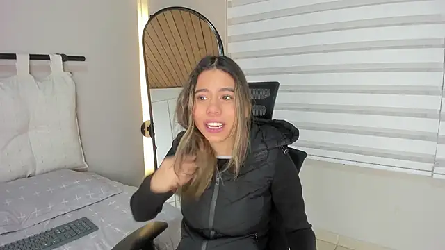 Rachell criss online show from November 29, 2025, 3:53 am