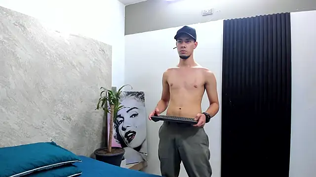 Snapshot of _Axel_09 chatting on October 1, 2025, 3:45 am Axel 09 online show from October 1, 2025, 3:45 am