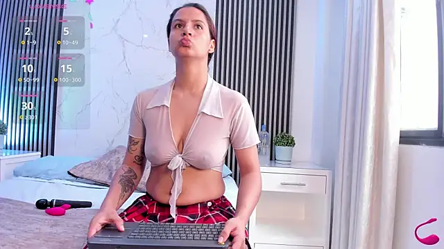 JackAndRosse  online show from November 17, 2025, 2:12 pm