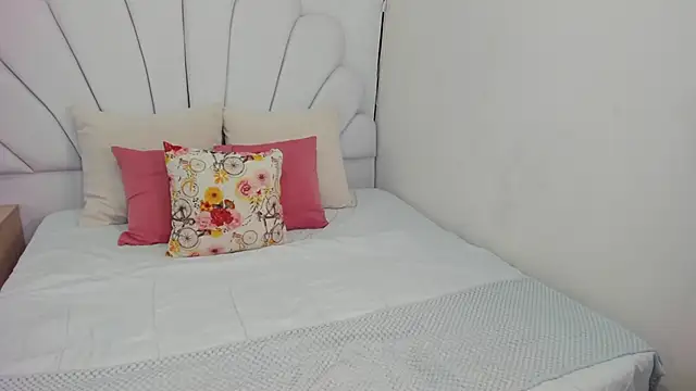 Snapshot of shamara_thomson chatting on October 17, 2025, 10:45 pm shamara thomson online show from October 17, 2025, 10:45 pm