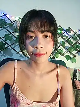 Snapshot of dolliette24 chatting on May 26, 2026, 7:43 pm dolliette24 online show from May 26, 2026, 7:43 pm