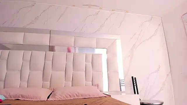 Snapshot of Maia_Park chatting on December 21, 2025, 1:51 pm Maia Park online show from December 21, 2025, 1:51 pm