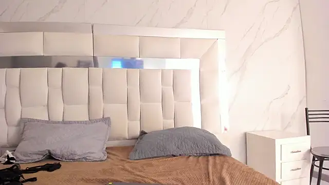 Snapshot of Maia_Park chatting on January 8, 2026, 12:07 pm Maia Park online show from January 8, 2026, 12:07 pm