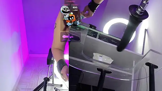 ErikaMontiel   online show from October 29, 2025, 8:21 pm