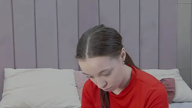 ZoeyNeal online show from March 18, 2026, 1:58 pm