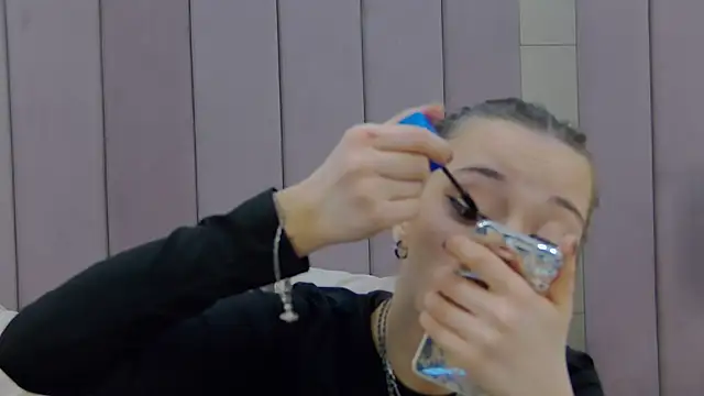 ZoeyNeal online show from March 27, 2026, 2:17 pm