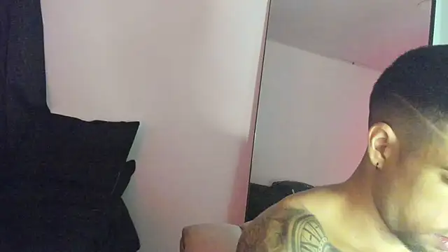 Snapshot of ThiagoLugo chatting on November 3, 2025, 2:02 am ThiagoLugo online show from November 3, 2025, 2:02 am