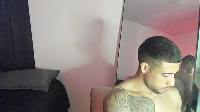 Snapshot of ThiagoLugo chatting on November 6, 2025, 8:43 pm ThiagoLugo online show from November 6, 2025, 8:43 pm