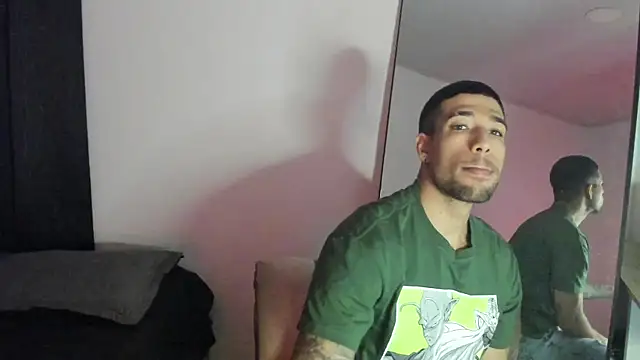 Snapshot of ThiagoLugo chatting on November 8, 2025, 11:25 pm ThiagoLugo online show from November 8, 2025, 11:25 pm