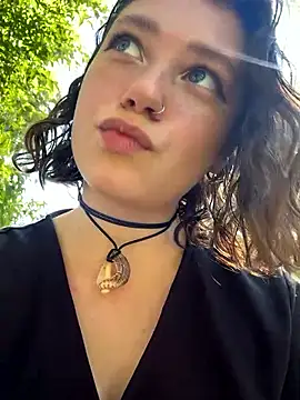 Snapshot of lucy-joy chatting on September 10, 2025, 9:31 am lucy-joy online show from September 10, 2025, 9:31 am