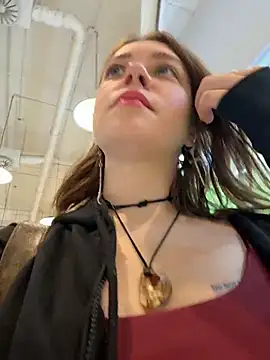 lucy-joy online show from November 30, 2025, 7:12 am