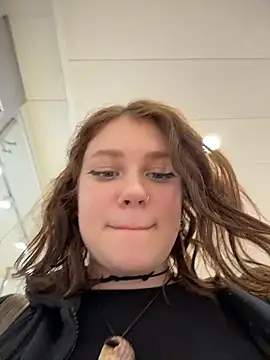 lucy-joy online show from April 9, 2026, 1:05 pm