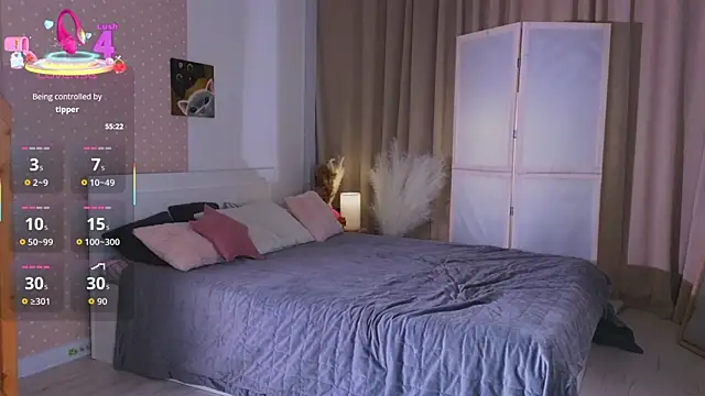 Snapshot of AvrilLeMell chatting on October 12, 2025, 9:03 pm AvrilLeMell online show from October 12, 2025, 9:03 pm