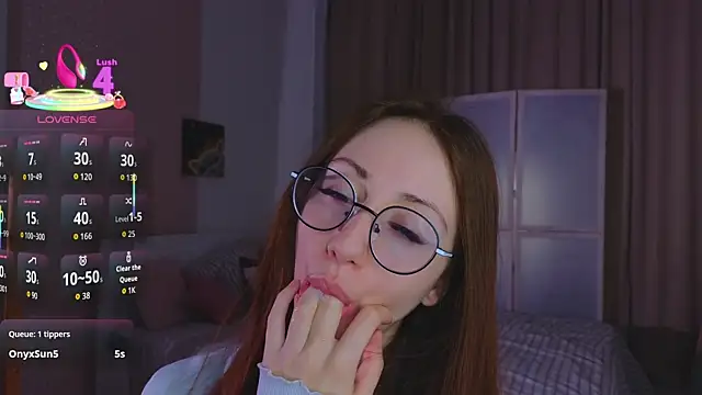 Snapshot of AvrilLeMell chatting on October 20, 2025, 9:04 pm AvrilLeMell online show from October 20, 2025, 9:04 pm