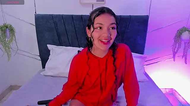 Camilla Miller01 online show from September 18, 2025, 1:02 pm