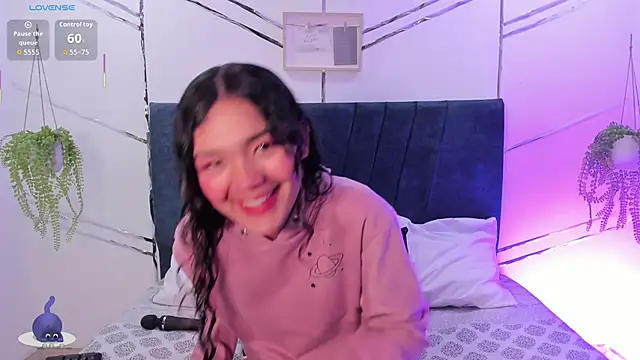 Camilla Miller01 online show from September 30, 2025, 1:27 pm