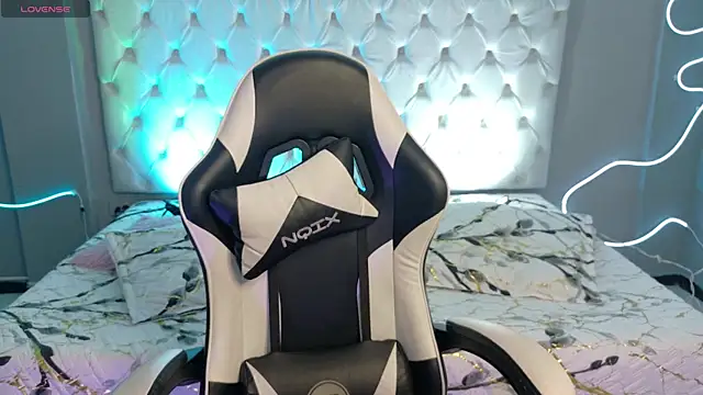 Snapshot of Megan__cole1 chatting on October 10, 2025, 3:49 am Megan cole1 online show from October 10, 2025, 3:49 am