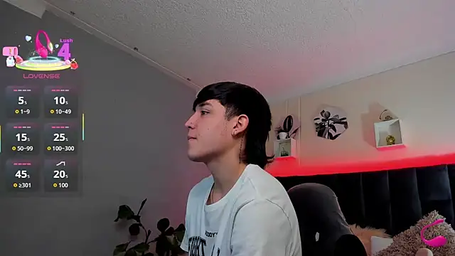 Snapshot of Ares_di_martin chatting on October 2, 2025, 2:13 pm Ares di martin online show from October 2, 2025, 2:13 pm