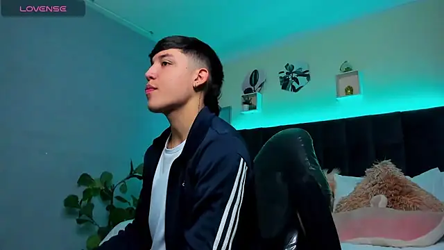 Snapshot of Ares_di_martin chatting on October 7, 2025, 2:25 pm Ares di martin online show from October 7, 2025, 2:25 pm