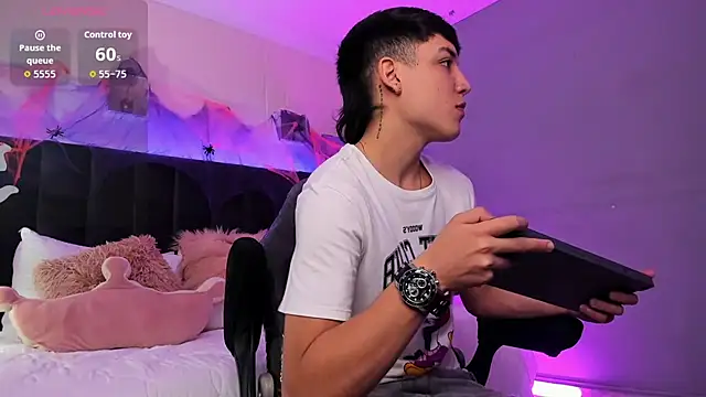 Snapshot of Ares_di_martin chatting on October 14, 2025, 2:40 pm Ares di martin online show from October 14, 2025, 2:40 pm