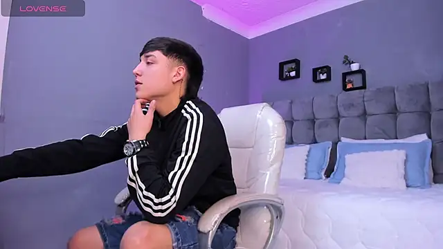 Snapshot of Ares_di_martin chatting on November 8, 2025, 5:18 am Ares di martin online show from November 8, 2025, 5:18 am