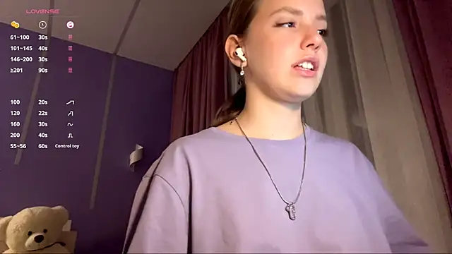 Snapshot of LinaMoonBlessed chatting on October 30, 2025, 12:28 pm LinaMoonBlessed online show from October 30, 2025, 12:28 pm