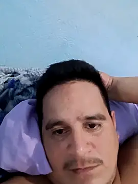 Snapshot of reguetones92 chatting on April 30, 2026, 5:41 pm reguetones92 online show from April 30, 2026, 5:41 pm