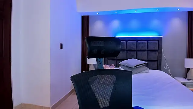 AidaJones online show from October 9, 2025, 12:03 pm