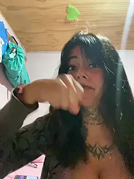 kiittyselenita online show from April 29, 2026, 3:54 am