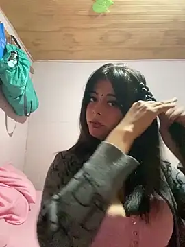 kiittyselenita online show from May 1, 2026, 2:38 am
