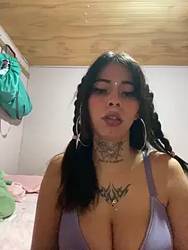 kiittyselenita online show from May 7, 2026, 2:06 am