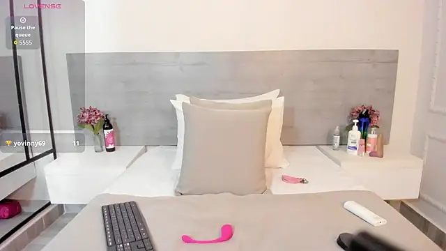 Snapshot of sunnyWhitee chatting on October 8, 2025, 7:22 pm sunnyWhitee online show from October 8, 2025, 7:22 pm