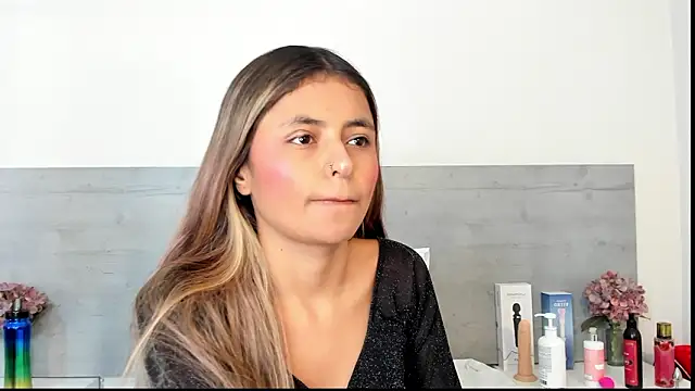 sunnyWhitee online show from March 23, 2026, 7:18 pm