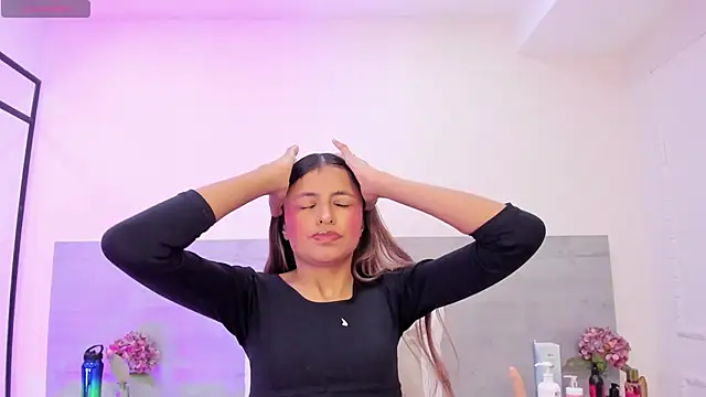 sunnyWhitee online show from April 16, 2026, 7:14 pm