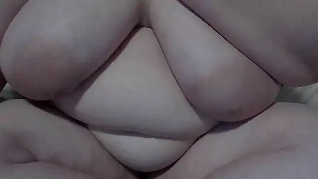 Snapshot of sarahcakes223 chatting on November 11, 2025, 1:27 am sarahcakes223 online show from November 11, 2025, 1:27 am