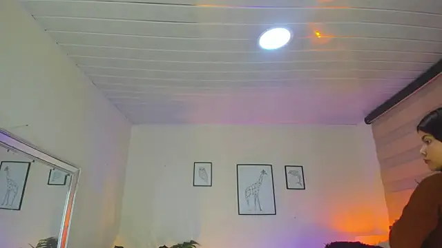 LusyKitty online show from October 9, 2025, 3:43 pm