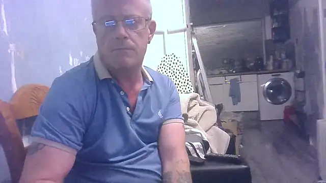 Snapshot of hefin18 chatting on October 2, 2025, 8:16 pm hefin18 online show from October 2, 2025, 8:16 pm